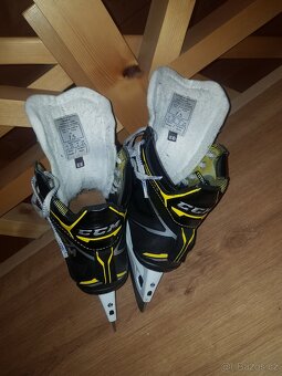Prodam brankarske brusle CCM Super Tacks 9380 - 3