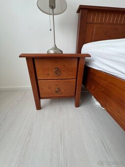 Postel 200 x 200 včetně stolků a matrací - 3