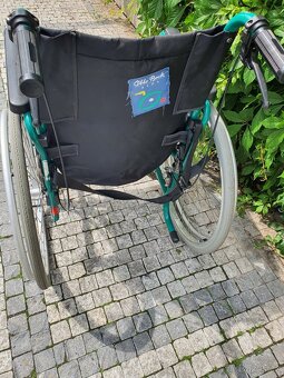 invalidní vozík Otto Bock má i brzdy pro doprovod - 3