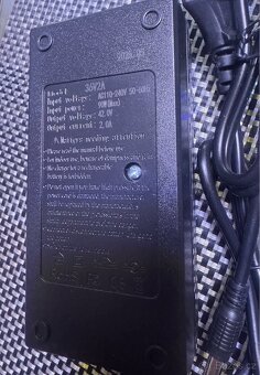 Nabíječka na koloběžku/elektrokolo - 3