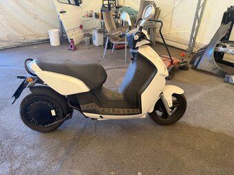 Elektroskůtr EON E-MAX 90S 2014 1130km - 3