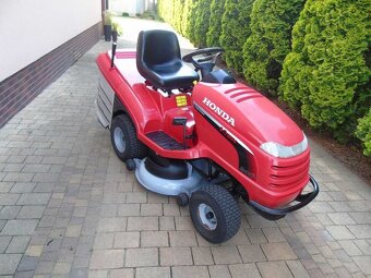 Zahradní traktůrek Honda 2417 - 3