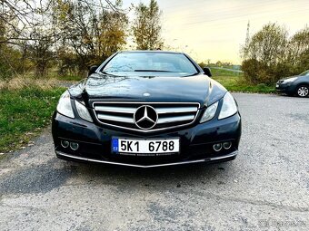 Mercedes-Benz E 220 CDI Coupé (2011) - 3