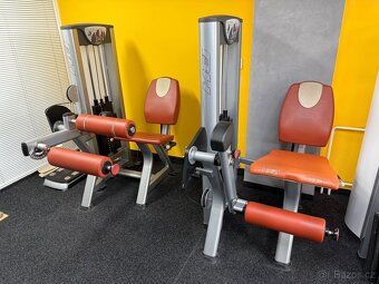 Zakopávání v sedě - posilovací stroj - 3