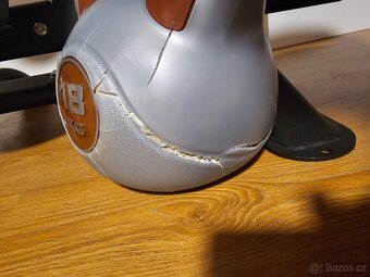 Stojan na kettlebell + kettlebely viz foto - 3