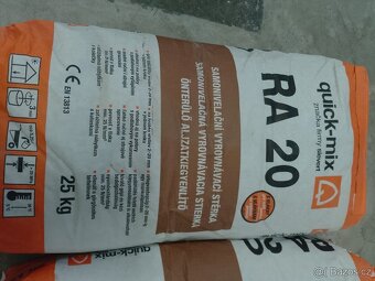 Samonivelačni vyrovnávací stěrka Quick-mix RA 20 - 3