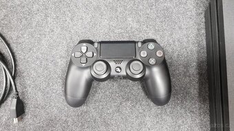 Konzole Sony PS4 Pro 1TB, velmi pěkný stav, novější verze - 3