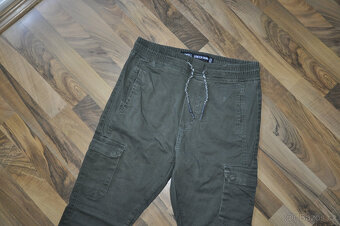 khaki kapsáče, jogger kalhoty s kapsami - 3