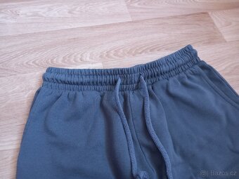 Tmavě šedé tepláky vel. XS - 3