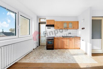 Prodej bytu 2+1 55 m2 se zahradou 280 m2 a garáží v Újezdu u - 3
