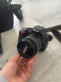 Nikon D5600 + objektiv + 2 baterie s nabíjecí krabičkou - 3