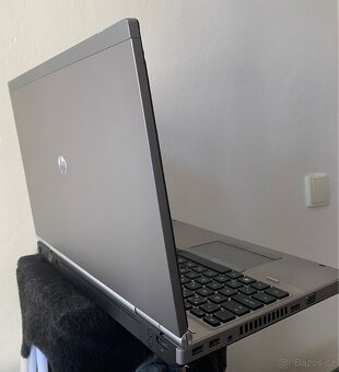 Notebook HP elitebook i7/8GB/256GB/radeon - 3