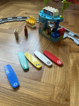 Lego Duplo Nákladní vlak + koleje, viadukt, závory - 3