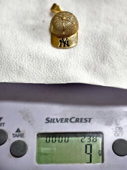 Zlatý přívěsek kšiltovka - 3