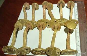 Mosazné kování ,meziokenní zarážky 11ks. - 3