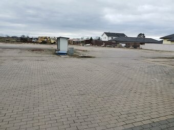Pronájem skladovací haly 100 m2 + 70 m2 zpevněné plochy - 3