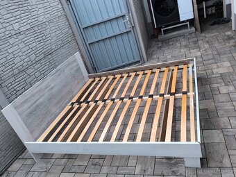 Prodám manželskou postel 180cm x 200cm - 3