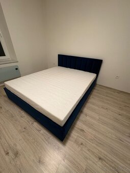 Postel modré barvy s úložným prostorem - 3