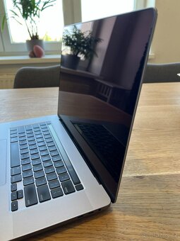 MacBook Pro 2019 | i9 | 90% baterie | záruka 12 měsíců - 3