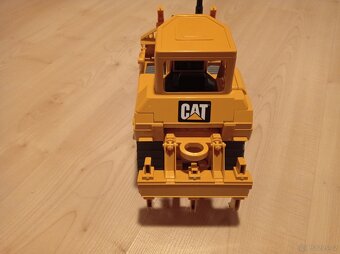 Bruder buldozer. - 3