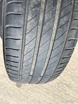 205/60R16 - 3