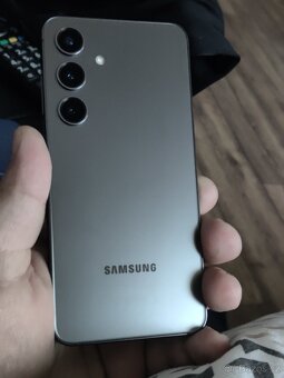 Samsung Galaxy S24 8/128 - 3