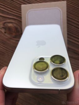 Apple iPhone 15 Pro 512GB - bíle titanový - 3