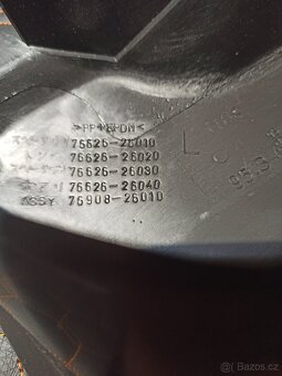 Levá zadní zástěrka OEM Toyota Hiace - 3