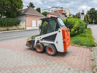 Smykový nakladač Bobcat 453 - 3