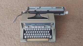 Prodám švýcarský starožitní psací stroj Hermes v kufríku - 3
