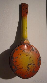 Plechová hračka ve tvaru banja, Velmi stará ruční výroba. - 3