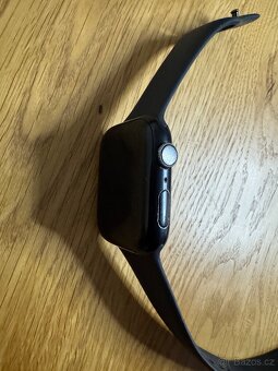 Apple Watch Series 7 45 mm černé - 3