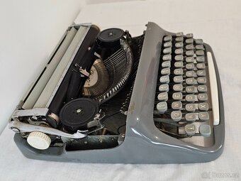 Starý psaci stroj - 3