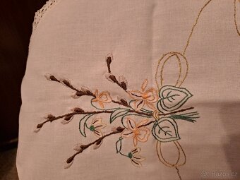 prodám ručně vyšívané ubrusy - 3