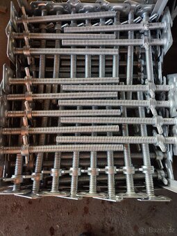 Lešenářské stavitelné patky - 3