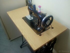 Štarožitný šicí stroj Bobbin Royal - 3
