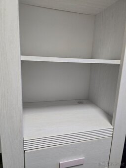 Dřevěná stěna (regál) - 3