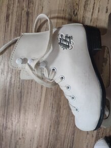 Dívčí brusle CCM Pirouette - 3