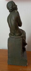 Julius Pelikán - Sedící dívka - socha výška 43 cm - 3