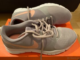 Nove boty NIKE EUR 40,UK 8,stelka 25,5cm - 3