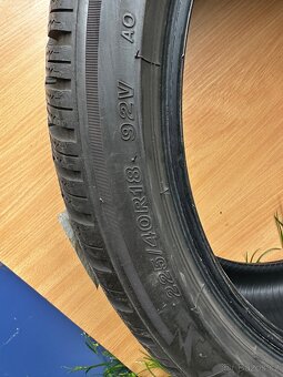 Pneu 225/40 r18 - 3