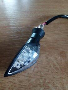LED blinkry na motorku spear - 3