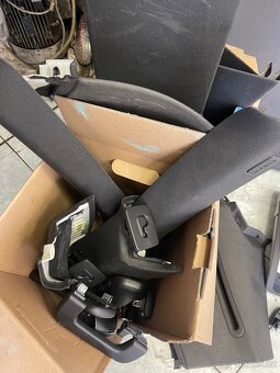 Černá stropnice Audi a4 b8 avant - 3