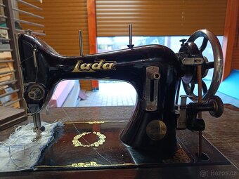 Šicí stroj Lada - 3