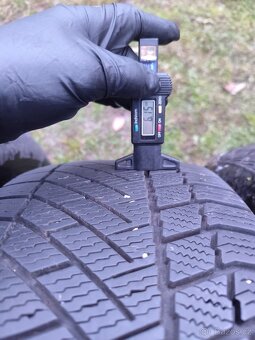 Zimní pneu 235/55/17 - 3