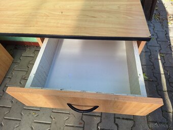 Pracovni stůl - 3