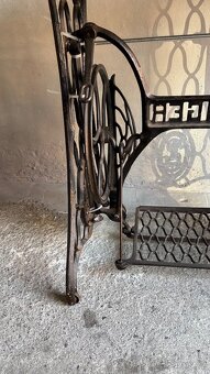 Stolek ze šicího stroje Singr - 3