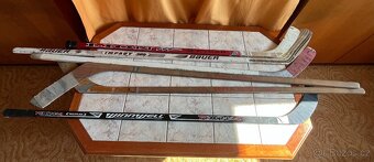 Retro brusle, Hokejky, Puky - 3