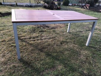 Dřevěný zahradní stůl - 3