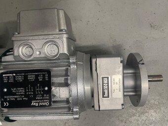 třífázový elektromotor - 3